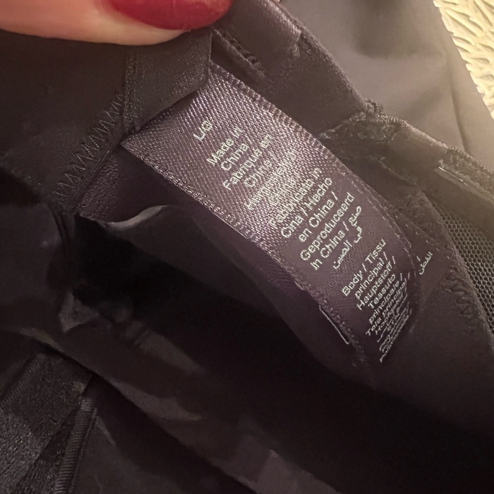 SKIMS Body Molded Underwire Thong Bodysuit | Onyx | Size L - Picture 5 of 5